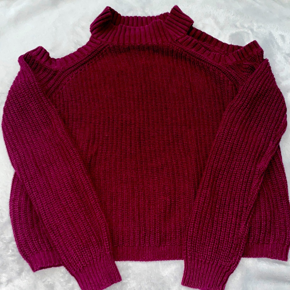 Burgundy cut off shoulders sweater